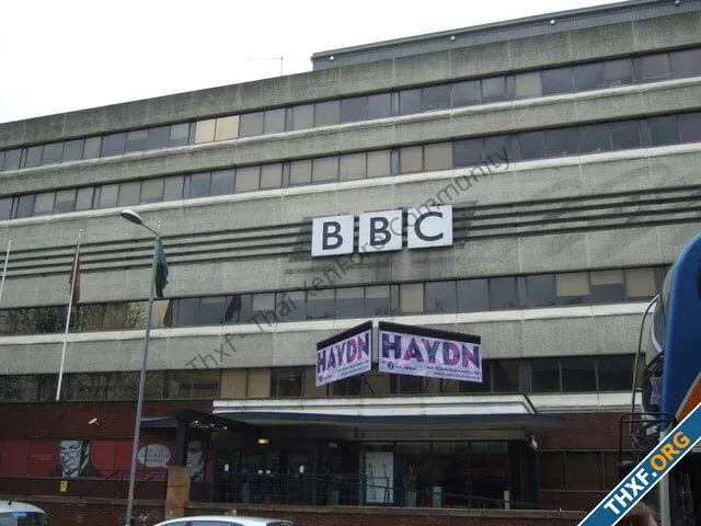 รัฐบาลอังกฤษเสนอไอเดียเก็บเงินค่าดู BBC จากกลุ่มคนบ้านไม่มีทีวี แต่สมัครสตรีมมิ่งอย่าง Netfli...webp