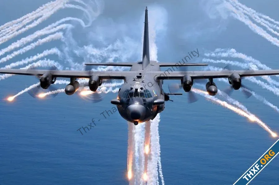 AC-130H_Spectre_jettisons_flares copy.webp