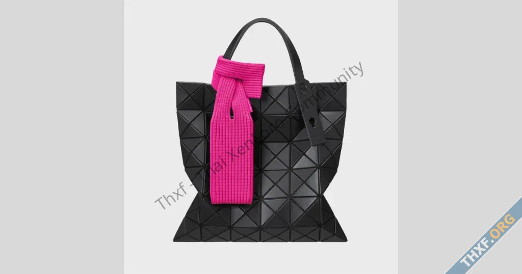 Apple ร่วมกับ ISSEY MIYAKE เปิดตัว iPhone Pocket กระเป๋าผ้าพกพาไว้ใส่ iPhone ราคาเริ่มต้น 540...webp