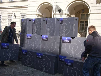 Pentagon ซื้อเสารับส่ง Starlink ให้กับยูเครนเพิ่ม แม้ว่า Elon Musk กลัวสงครามโลก