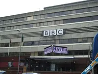 รัฐบาลอังกฤษเสนอไอเดียเก็บเงินค่าดู BBC จากกลุ่มคนบ้านไม่มีทีวี แต่สมัครสตรีมมิ่งอย่าง Netflix