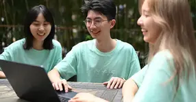 Tim Cook เดินทางไปจีน พบนักพัฒนารุ่นใหม่ พร้อมบริจาคเงิน 30 ล้านหยวนให้ Zhejiang University