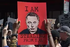 การประท้วงใหญ่ Tesla Takedown เกิดขึ้นใน 200 จุดทั่วโลก, มีรถ Tesla ถูกเผาที่เยอรมนี