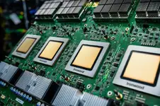กูเกิลเปิดตัว TPU รุ่นที่ 7 Ironwood อัดคลัสเตอร์เต็มได้ 42.5 ExaFLOPS ระบุประสิทธิภาพ TPU ทำให้ขาย Gemini ได้ถูกกว่า OpenAI และ DeepSeek