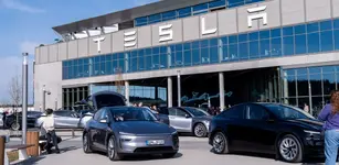 Tesla รายงานผลประกอบการไตรมาส 1/2025 รายได้รถยนต์ลดลง 20% แต่ธุรกิจพลังงานโต 67%