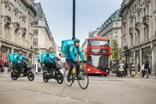 Deliveroo แพลตฟอร์มส่งอาหารในอังกฤษ ได้ข้อเสนอซื้อกิจการจาก DoorDash