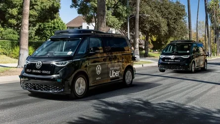 Uber จับมือ Volkswagen นำรถตู้ไร้คนขับ ID Buzz AD ให้บริการในสหรัฐปี 2026-1.webp
