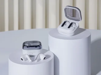 เปิดตัว Galaxy Buds 4 และ Buds 4 Pro ปรับดีไซน์ใหม่ บีบก้านหูฟังได้, ขยายขนาด Woofer