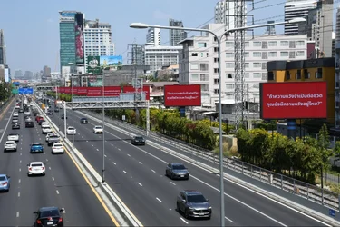 หรือจะมีบริการใหม่เตรียมเปิดตัว แคมเปญป้ายแดงปริศนากลับมา พร้อมคำถาม คุณยังมีความหวังอยู่ไหม-3.webp หรือจะมีบริการใหม่เตรียมเปิดตัว แคมเปญป้ายแดงปริศนากลับมา พร้อมคำถาม คุณยังมีความหวังอยู่ไหม-3.webp