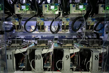 พาชม AMD Chai Chee Lab โรงงานตรวจคุณภาพชิป ด่านสุดท้ายของชิป AMD MI355X-2.webp