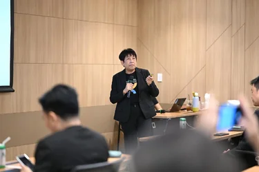 AI vs ROI ส่องกลยุทธ์ KBTG ปี 2026 ลงทุนเทคโนโลยีเพิ่มขึ้นทุกปี แม้โลก AI ก้าวสู่ยุค หมดเวลาล...webp AI vs ROI ส่องกลยุทธ์ KBTG ปี 2026 ลงทุนเทคโนโลยีเพิ่มขึ้นทุกปี แม้โลก AI ก้าวสู่ยุค หมดเวลาล...webp