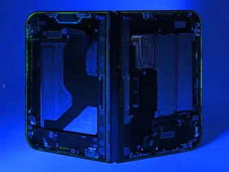 ผู้เชี่ยวชาญพาแกะ iPhone Duo พบจุดน่าสงสัย อาจเป็นสาเหตุทำให้เกิดปัญหาหน้าจอแตก-1.webp ผู้เชี่ยวชาญพาแกะ iPhone Duo พบจุดน่าสงสัย อาจเป็นสาเหตุทำให้เกิดปัญหาหน้าจอแตก-1.webp