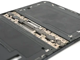 ผู้เชี่ยวชาญพาแกะ iPhone Duo พบจุดน่าสงสัย อาจเป็นสาเหตุทำให้เกิดปัญหาหน้าจอแตก-3.webp ผู้เชี่ยวชาญพาแกะ iPhone Duo พบจุดน่าสงสัย อาจเป็นสาเหตุทำให้เกิดปัญหาหน้าจอแตก-3.webp