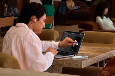 Apple เปิดตัว MacBook Pro จอภาพ PROLED XDR ที่เป็น Mac จอสัมผัสรุ่นแรก-1.webp Apple เปิดตัว MacBook Pro จอภาพ PROLED XDR ที่เป็น Mac จอสัมผัสรุ่นแรก-1.webp
