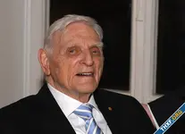 John Goodenough หนึ่งในผู้สร้างแบตเตอรี Li-ion, และ RAM เสียชีวิตด้วยวัย 100 ปี