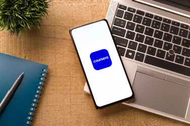 Coursera แปลหลักสูตรเป็นภาษาไทยกว่า 2,000 คอร์สด้วย AI, เพิ่มฟีเจอร์ถามตอบส่วนตัว