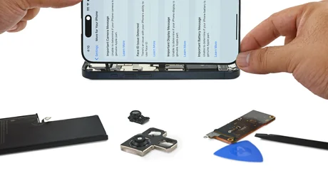 iFixit แกะ iPhone 15 Pro Max แล้ว ด้านในเปลี่ยนแปลงไม่มาก เปิดจากกระจกฝาหลังได้แล้ว